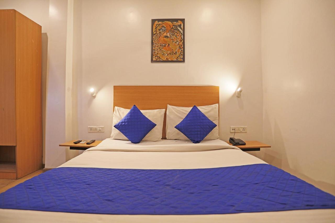 Hotel Yellow Chilli Britannia Chowk- Couple Friendly Local Id Accepted